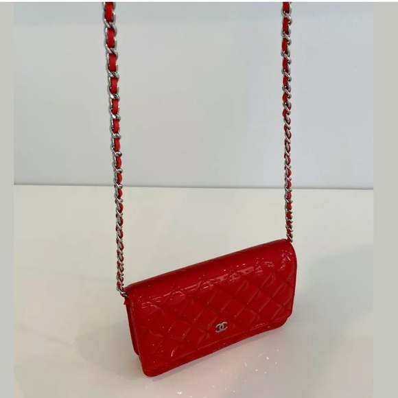 CHANEL GORGEOUS CORAL WALLET ON A CHAIN NEW IN BOX - Picture 5 of 16